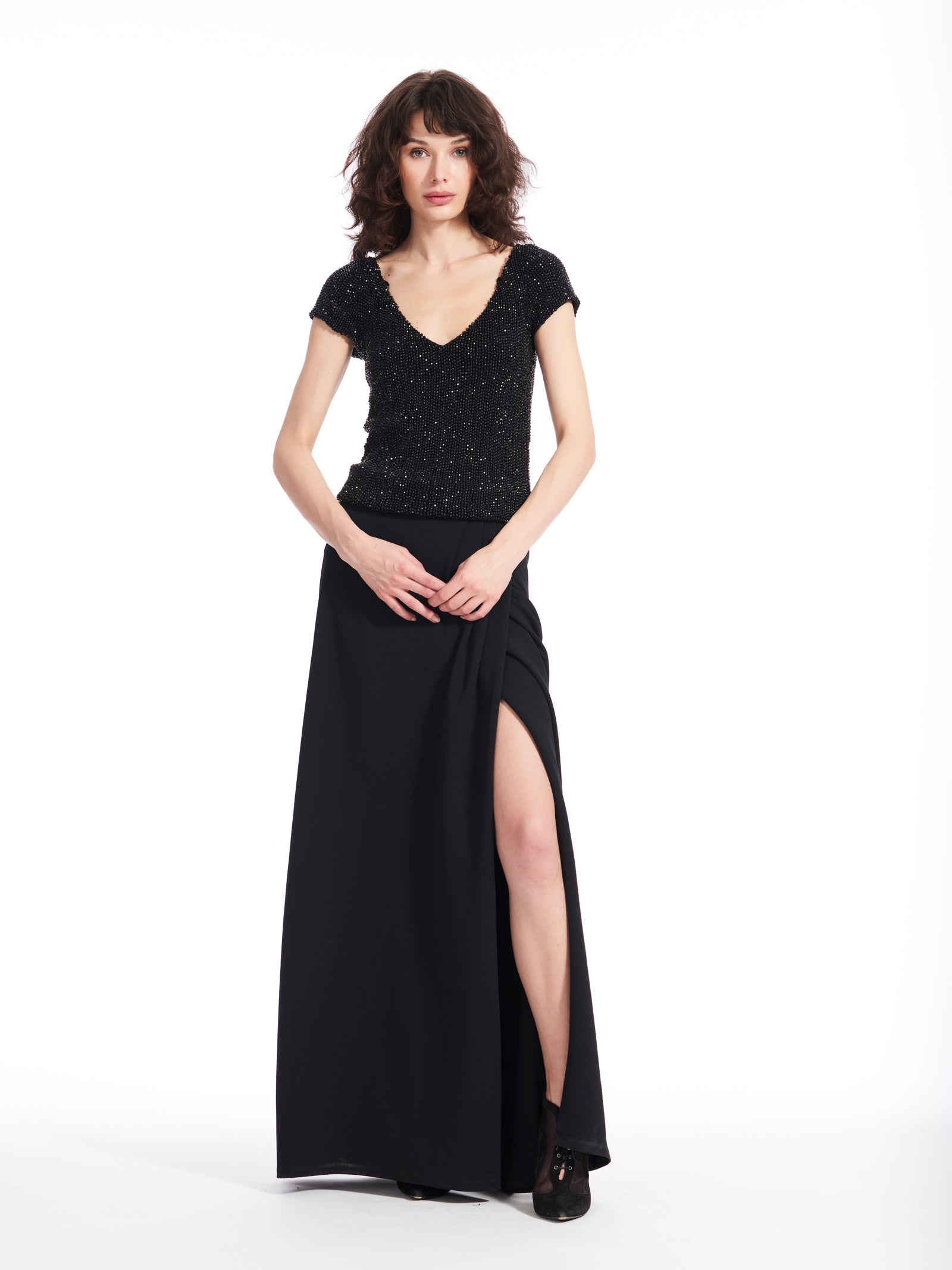 STRETCH PEARL BEADED V-NECK TOP BLACK