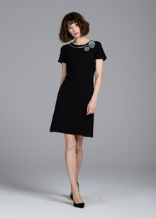 STRETCH CREPE SHORT SLEEVE COCKTAIL DRESS WITH CRYSTAL PEONY BLACK