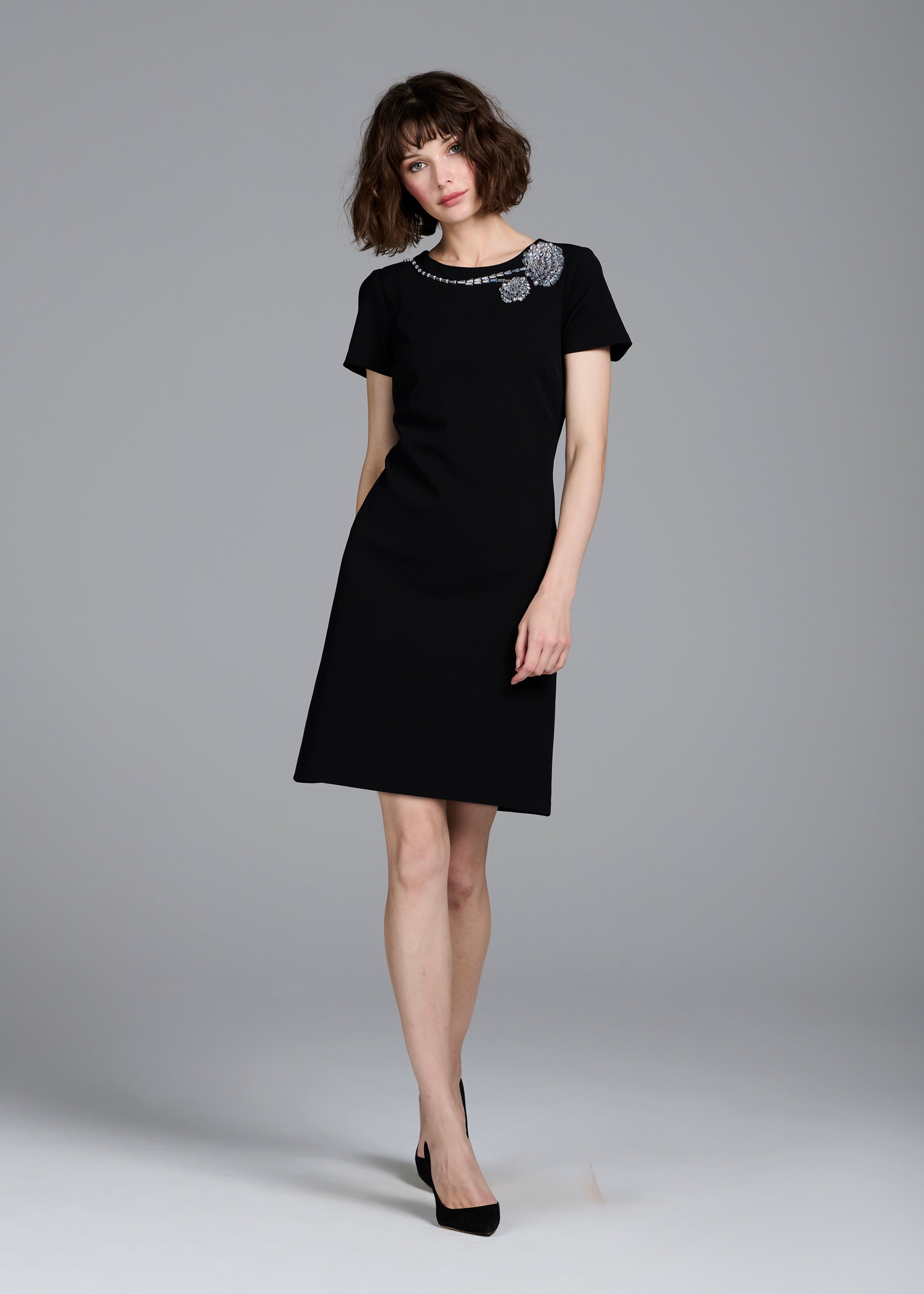 STRETCH CREPE SHORT SLEEVE COCKTAIL DRESS WITH CRYSTAL PEONY BLACK