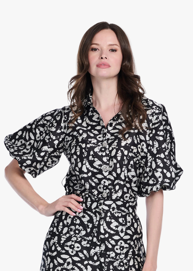 TAFFETA GRAPHIC ANIMAL PRINTED PUFF SLEEVE BLOUSE