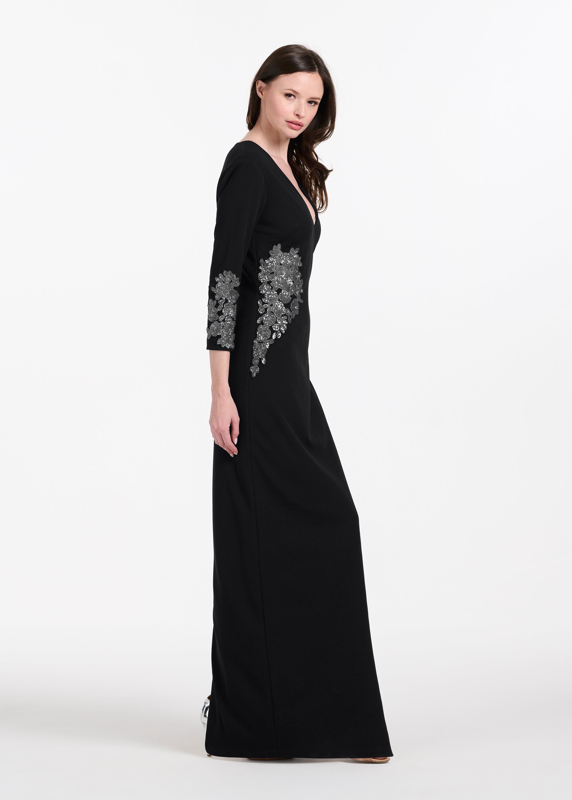 STRETCH CREPE VNECK WAIST APPLIQUE GOWN BLACK/SILVER