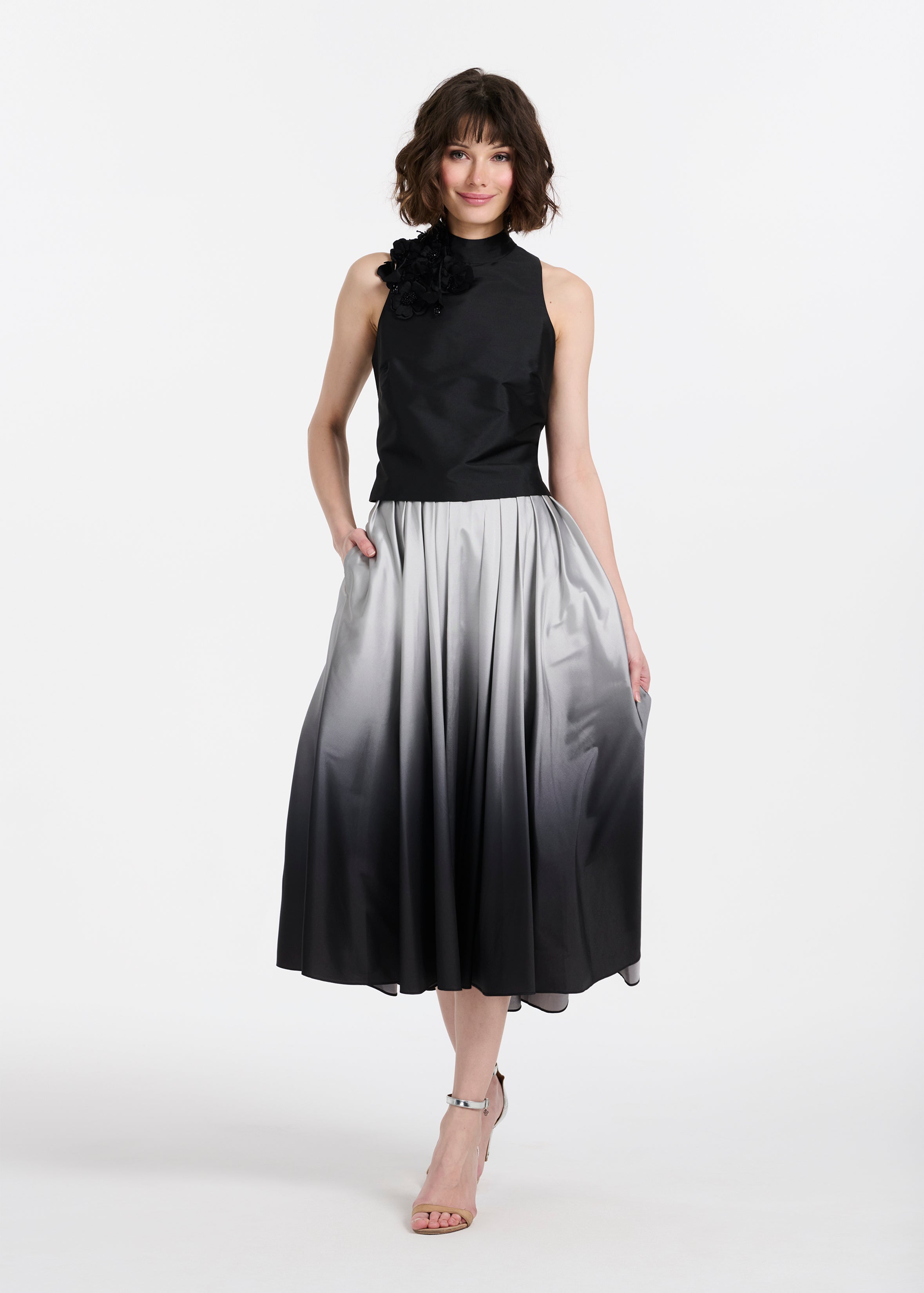TAFFETA 3D APPLIQUÈ FLORAL SHELL BLACK