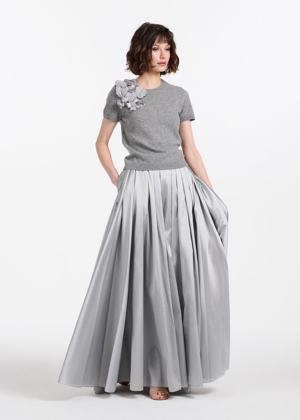 Cashmere Short Sleeve Sweater With Silk Flowers Silver