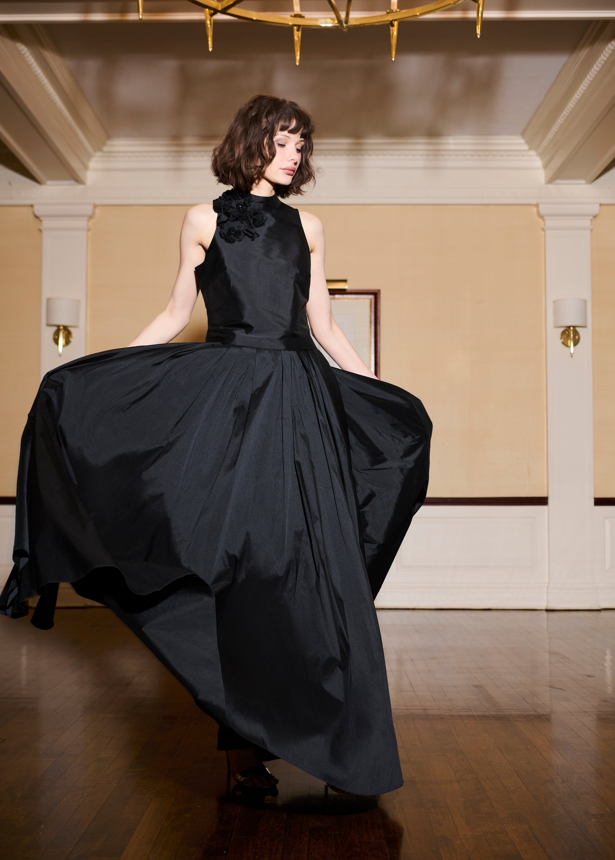 TAFFETA 3D APPLIQUÈ FLORAL SHELL BLACK